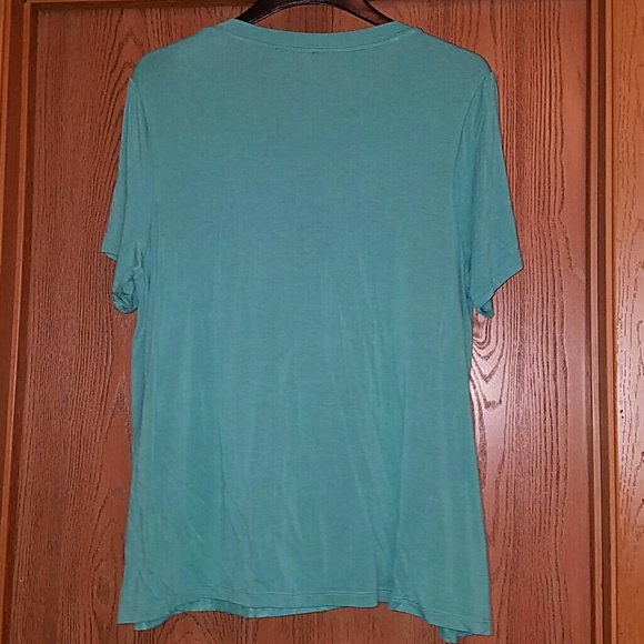 (3 for $20) Green flowered blouse - Picture 5 of 6